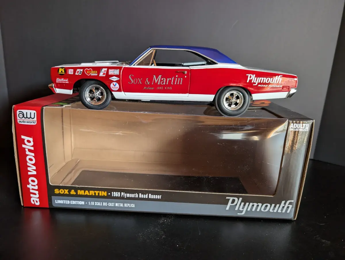 Auto World Sox and Martin 1969 Plymouth Road Runner 1:18 Die Cast