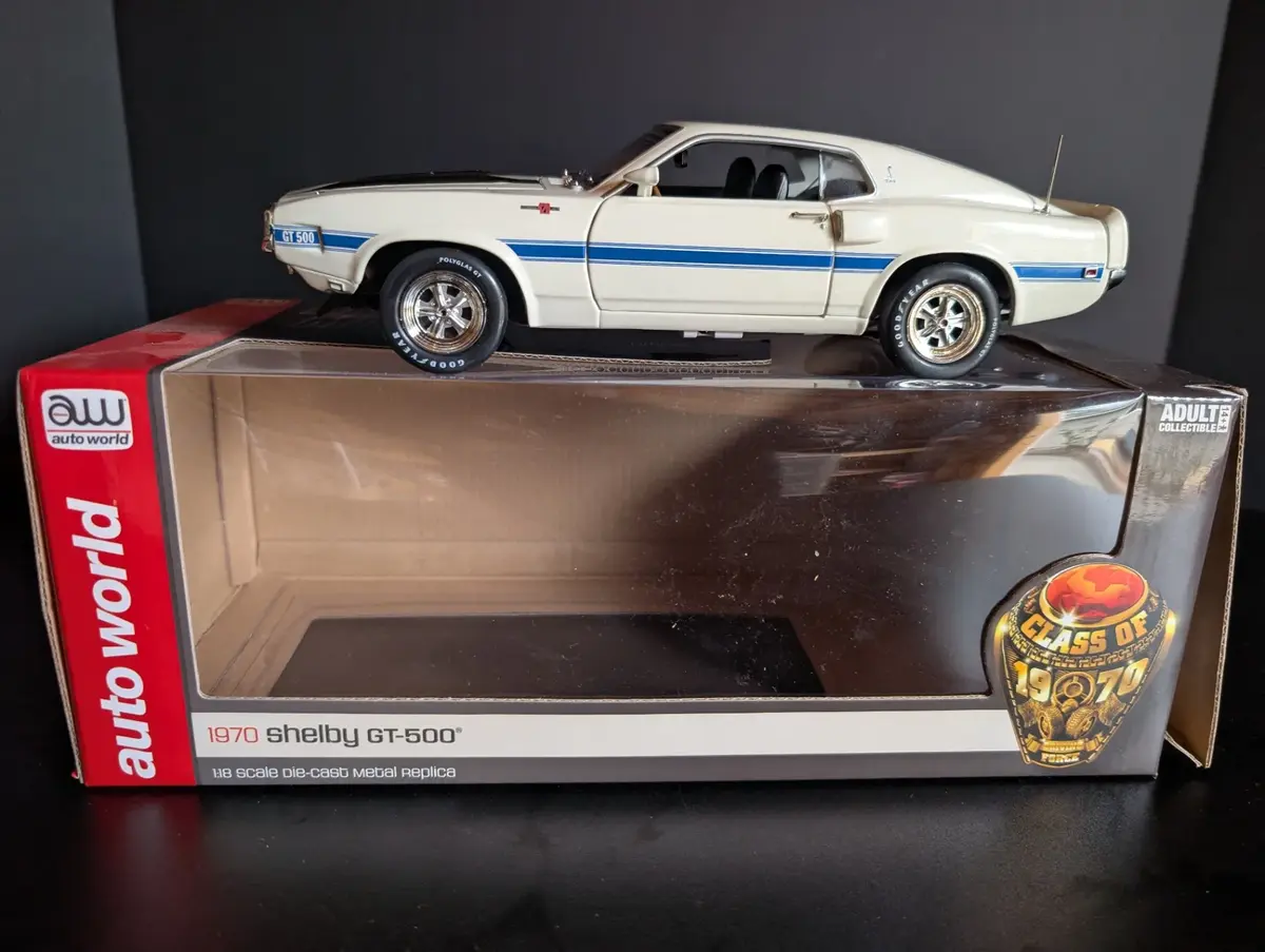 Auto World 1970 Shelby GT-500 1:18 Scale Die-Cast Model with Box