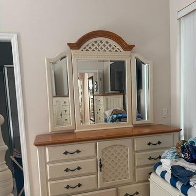 Queen size anchor bedroom dresser & mirror 2 of 3