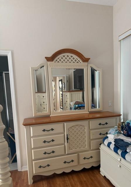 Queen size anchor bedroom dresser & mirror 2 of 3