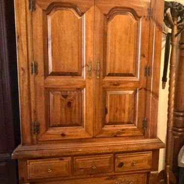 Large armoire 