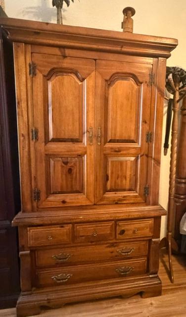 Large armoire 