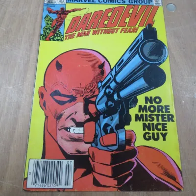 Sale Photo Thumbnail #12: Marvel Comics Daredevil #184, July 1982, featuring cover art by Frank Miller.