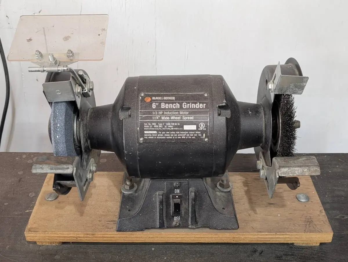 Black and Decker 6" Bench Grinder