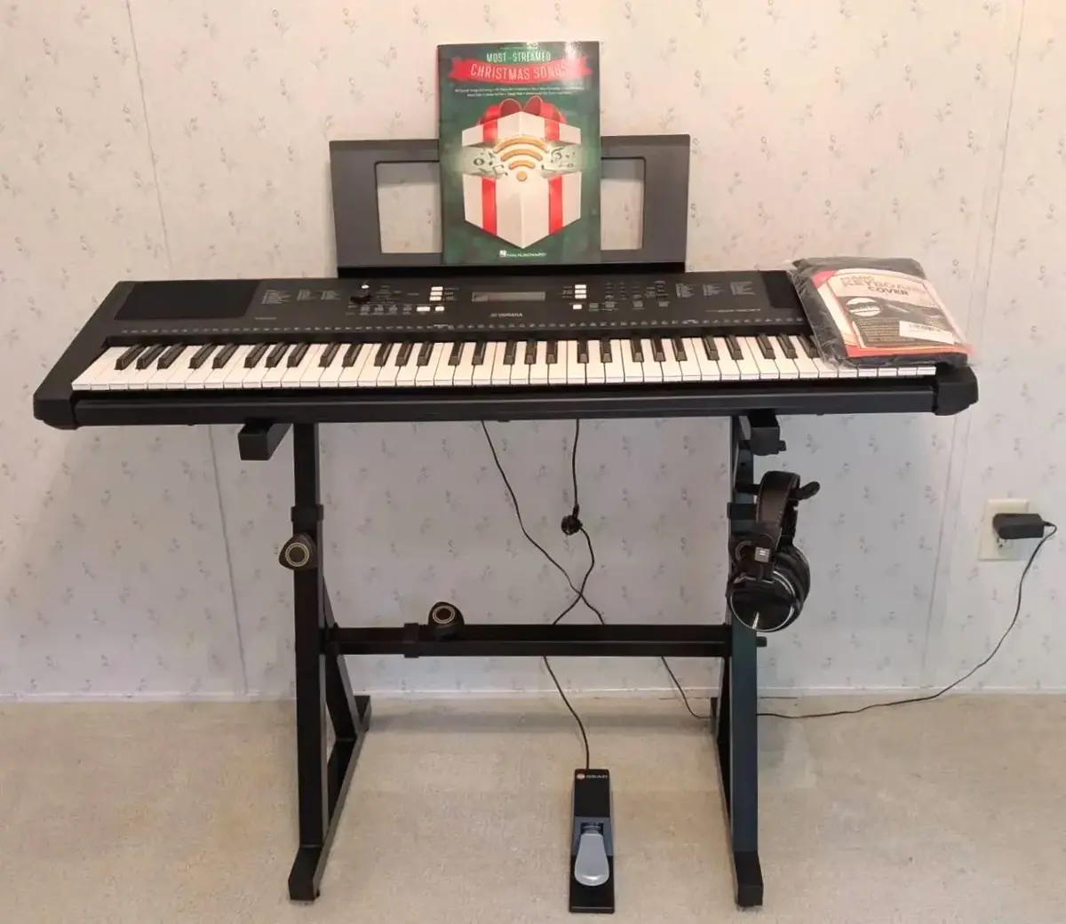Yamaha Digital Keyboard and Accessories