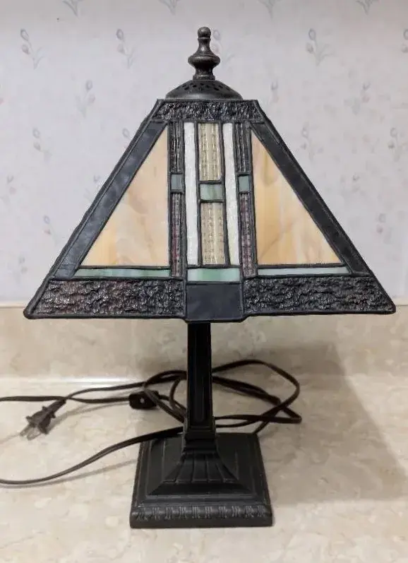 Mission Style Slag Glass Accent Lamp