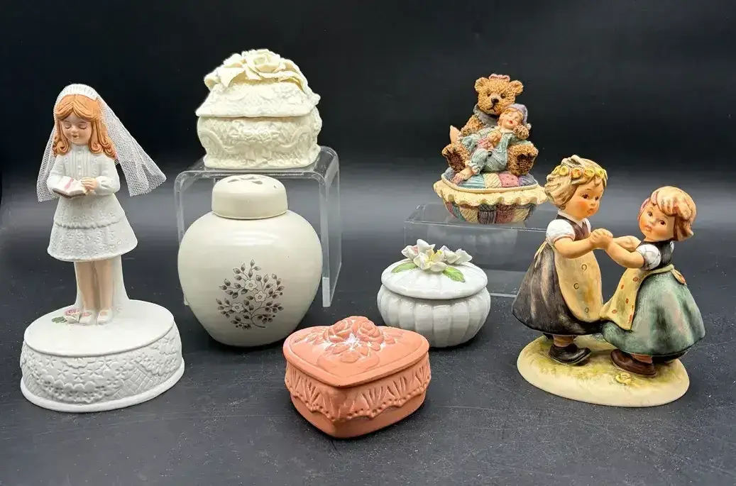 (7) Small Decorative Collectibles 