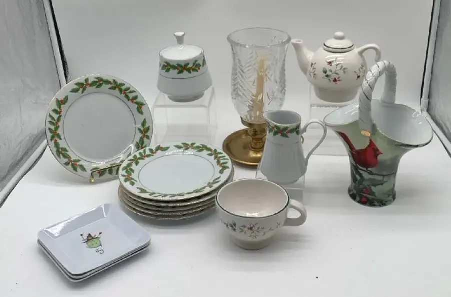 Assorted Tabletop Holiday Items