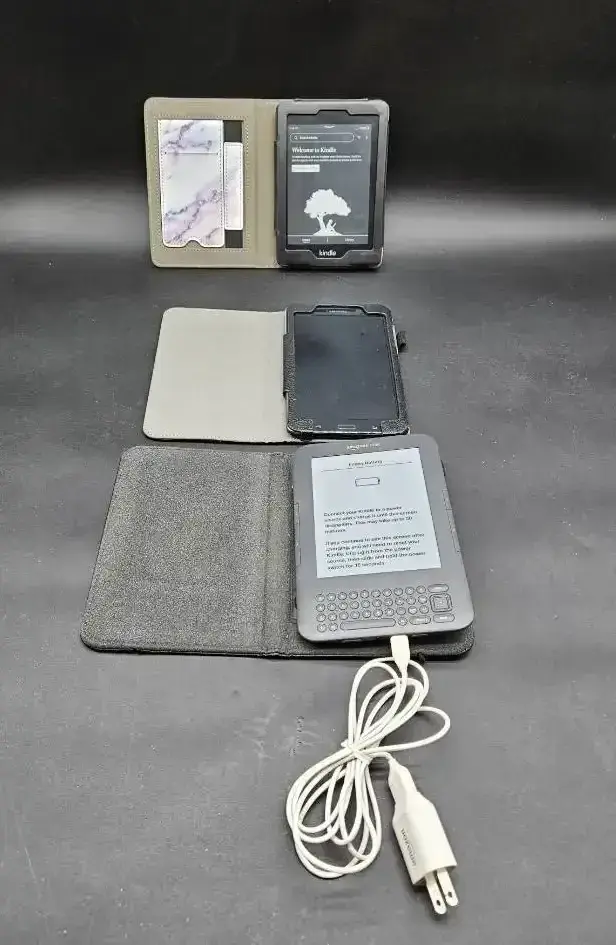 (3) Tablets - Kindle, Samsung, Amazon Kindle