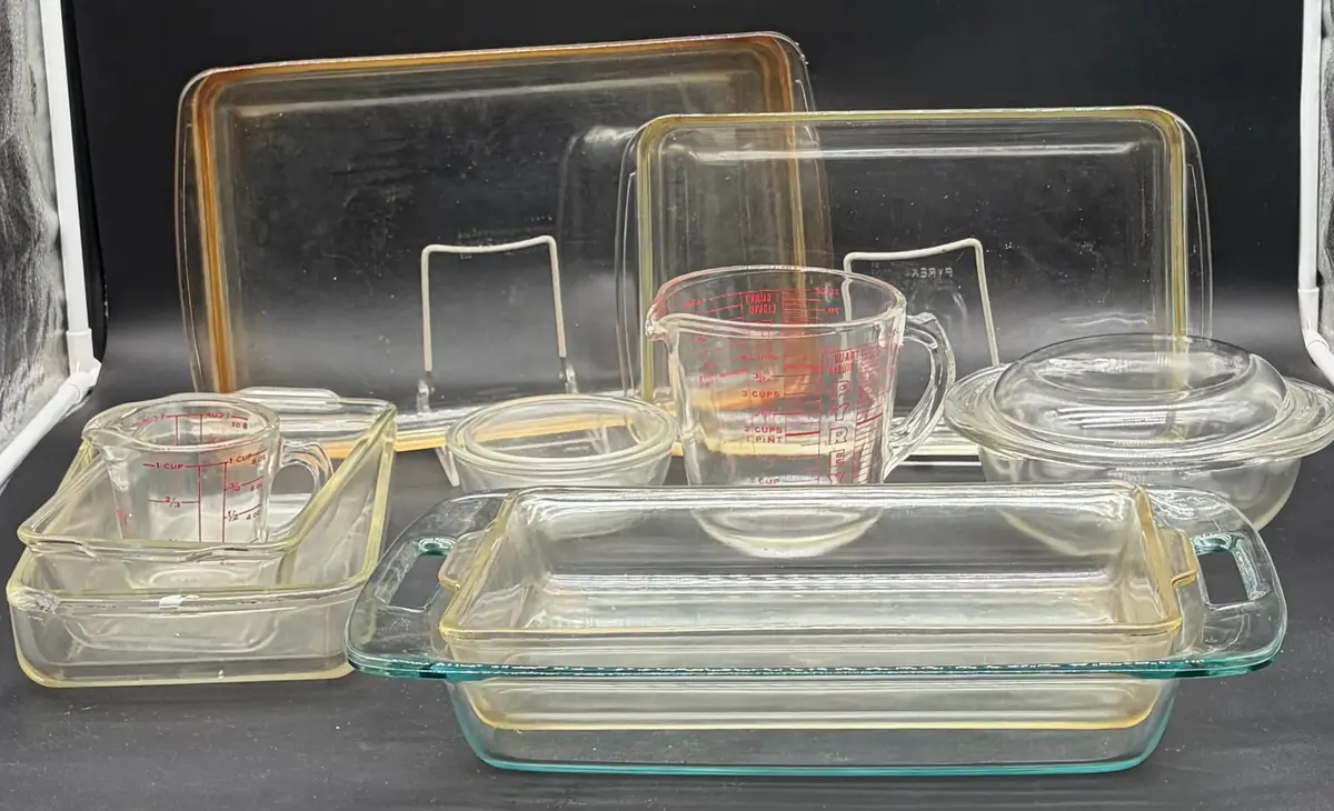 (12) Pyrex Dishes
