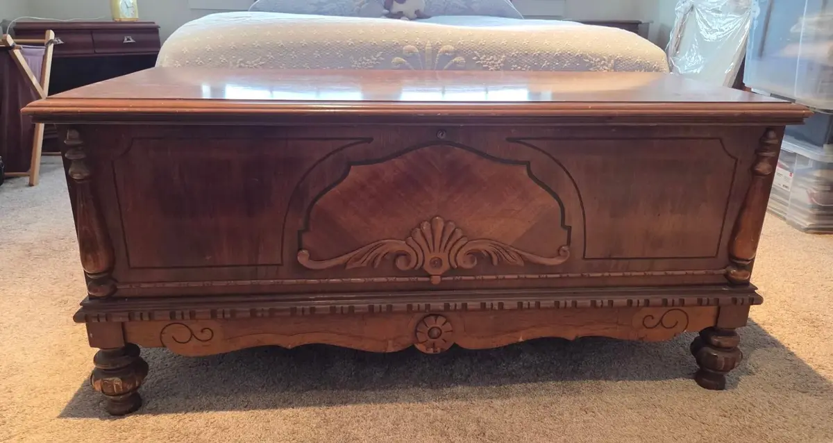 Vintage Lane Cedar Lined Hope Chest