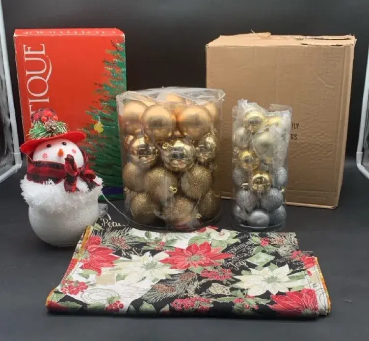 Assorted Holiday Decor items