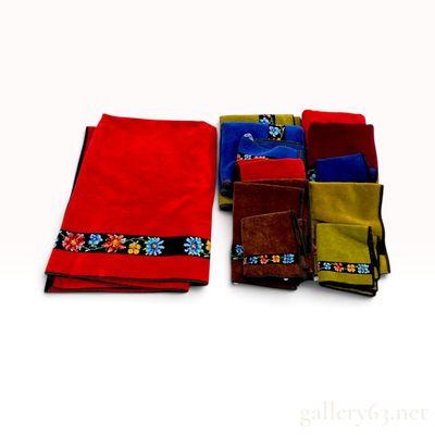 A Multi Piece Set of Floral Embroidered Chenille Weave Cotton Towels