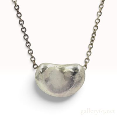 Tiffany and Co. Elsa Peretti Sterling Silver Bean Pendant Necklace with Box