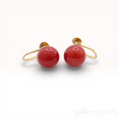 A Pair of 18K Yellow Gold and Antique Red Coral Bead Screw-Back Earrings