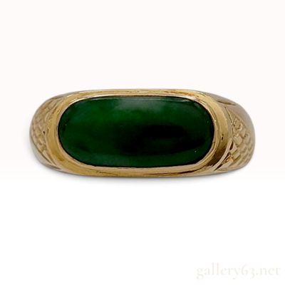 18K Yellow Gold and Green Jadeite Saddle Ring