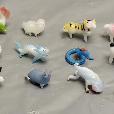 set of 12 peking glass zodiak figurines w/orig box