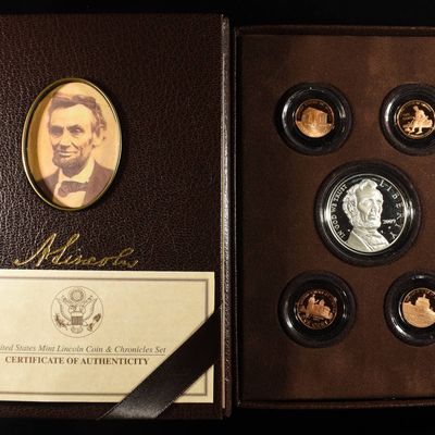 2009 US MINT LINCOLN COIN &CHRONICLES SET