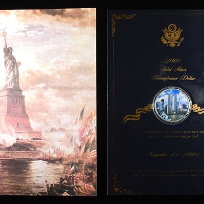 2001 REMEMBRANCE COLOR SOLID SILVER DOLLAR