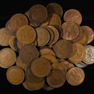 (50) GREAT BRITAIN ONE PENNY COINS