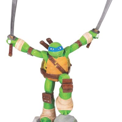 A Teenage Mutant Ninja Turtles Leonardo Statue.