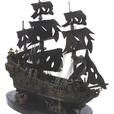 A "Pirates of the Caribbean" Black Pearl Big Fig.