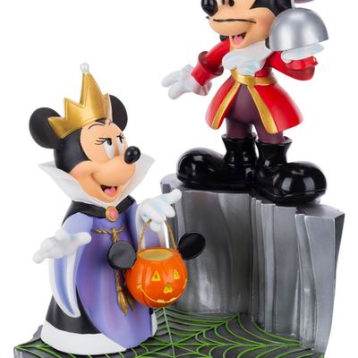 A Mickey and Minnie Mouse Halloween Time Medium Fig.