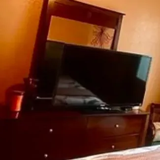 32' TV