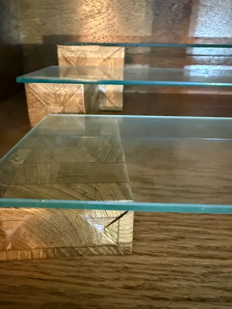 Small Glass Shelves With Risers For Display 