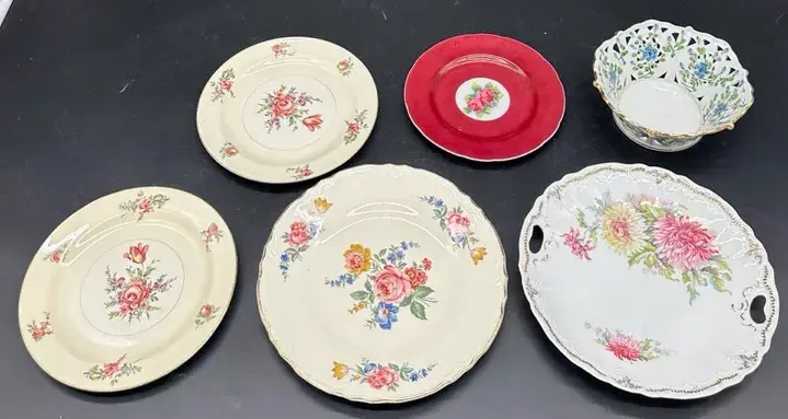Florals on the Table – Vintage Mixed Dishware