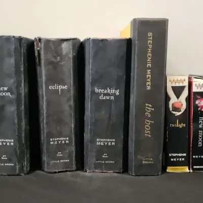 Stephanie Meyer Hardbacks & CDs - Twilight, Breaking Dawn, 5 First Editions, 4 Signed By Author