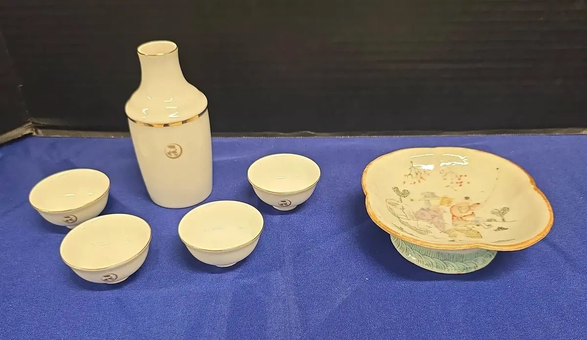 Antique Chinese Porcelain Dish & Japanese Sake Set White Porcelain W/Gold Trim