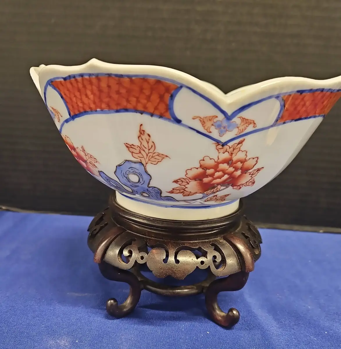 Vintage Imari Japanese Porcelain Ware Decorated In Hong Kong Bowl With Stand