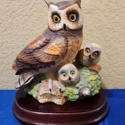Vintage Porcelain Owl Family On Musical Wooden Base - Mom & 2 Owl Babies On Leafy Branch