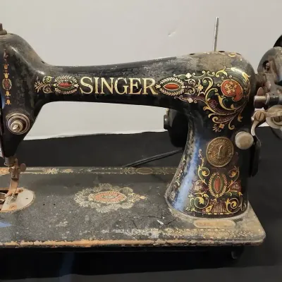 Antique Singer "Red Eye" Cast Iron Enameled Sewing Machine - Ornate Gold & Red Filigrees, BZ10-8
