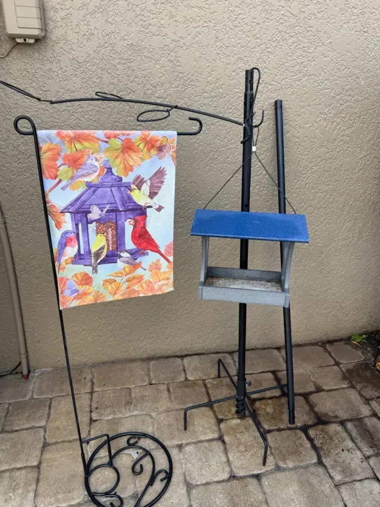 Wild Birds Unlimited APS Deluxe Birding Feeding Station – Pole System, Feeder, Perch & Flag Stand