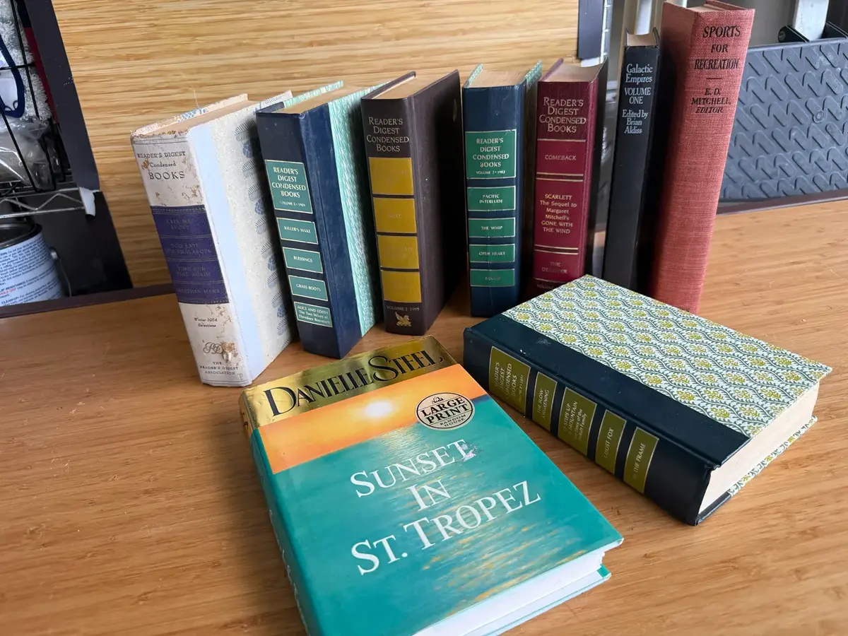 Vintage Gilt-Edged Decorative Books – Colorful Reader’s Digest Hardcovers For Home Décor