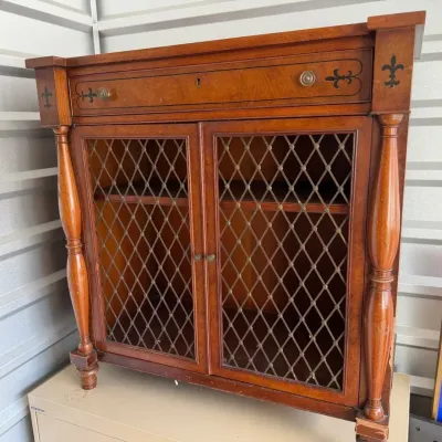 Premium, mid-20th-century reproduction piece from the famous Beacon Hill Collection - Kaplan 