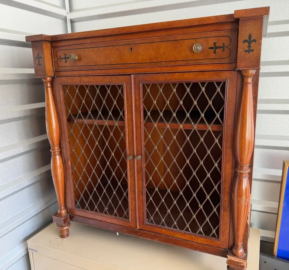 Premium, mid-20th-century reproduction piece from the famous Beacon Hill Collection - Kaplan 