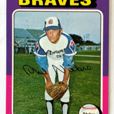 1975 Topps Phil Niekro baseball card, number 350, featuring the Atlanta Braves pitcher with a facsimile signature.