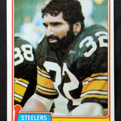 Vintage 1982 Topps Franco Harris Pittsburgh Steelers football card, number 32, in good condition with sharp corners.
