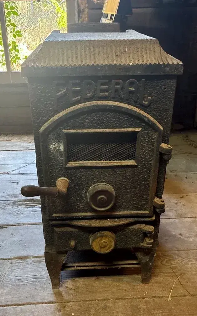 Federal Airtight Cast Iron Wood/Coal Burning Stove