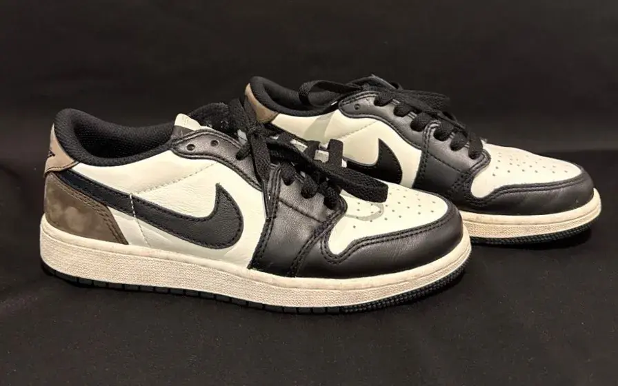 Air Jordan 1 Retro Low OG 'Mocha' sneakers - Size 4Y - worn once 