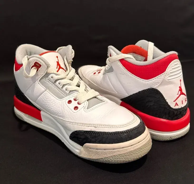 Classic Air Jordan 3 Retro "Fire Red" sneakers - Size 7Y
