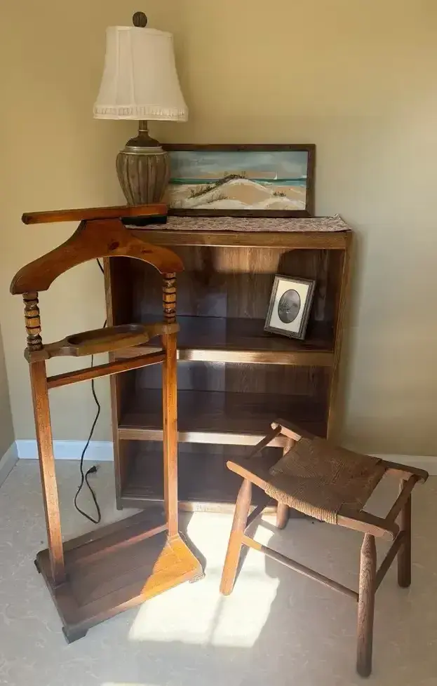 A Wooden Valet To Help You Dress The Right Way!