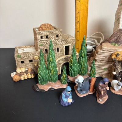 LOT 89: Dept 56 Postern, Town Wall Section & Little Town of Bethlehem