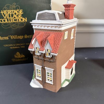 LOT 44: Dept 56 Dickins Village Heritage Village Collection - Crown & Cricket Inn 1st Edition
