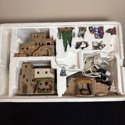 LOT 89: Dept 56 Postern, Town Wall Section & Little Town of Bethlehem