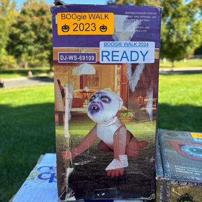LOT 57: Halloween Inflatable Outdoor Lawn Decorations