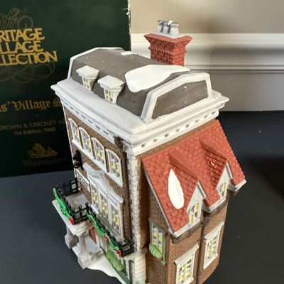 LOT 44: Dept 56 Dickins Village Heritage Village Collection - Crown & Cricket Inn 1st Edition